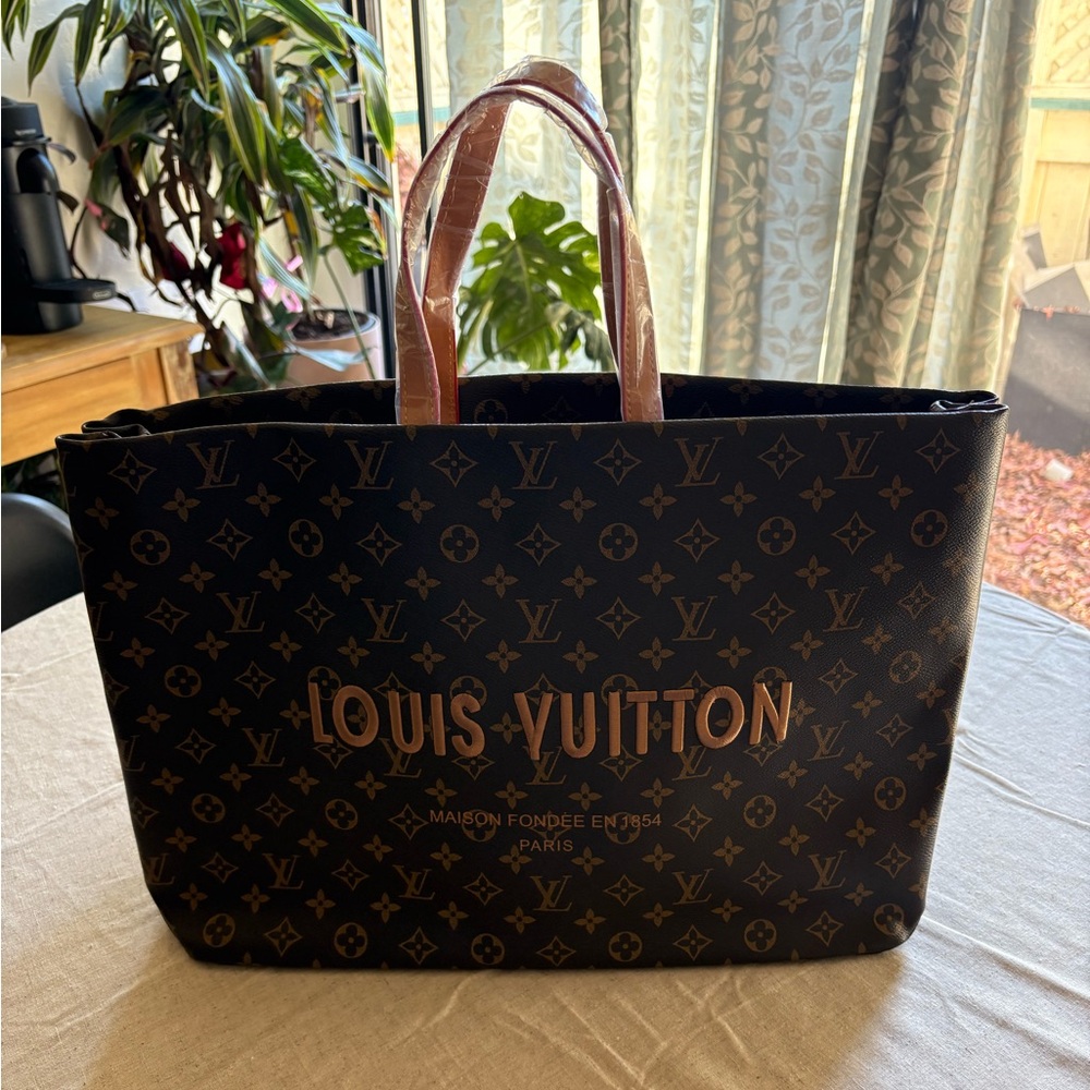 New. Classic tone of browns shopping tote.